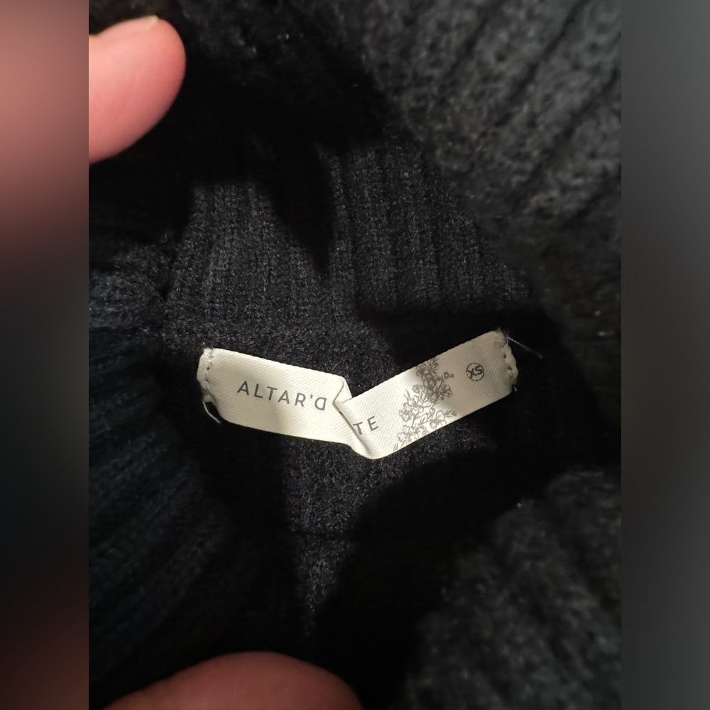 Black Ribbed Cropped Sweater - Picture 2 of 2